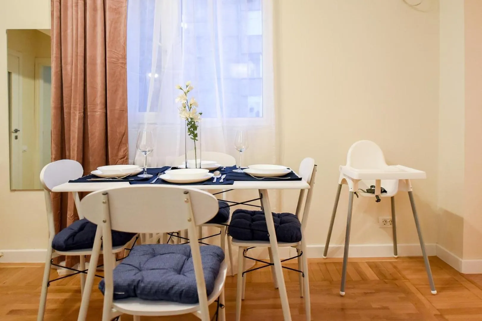 Explore And Relax: Your Ideal 2Br Apartment On Calea Victoriei Βουκουρέστι Ρουμανία