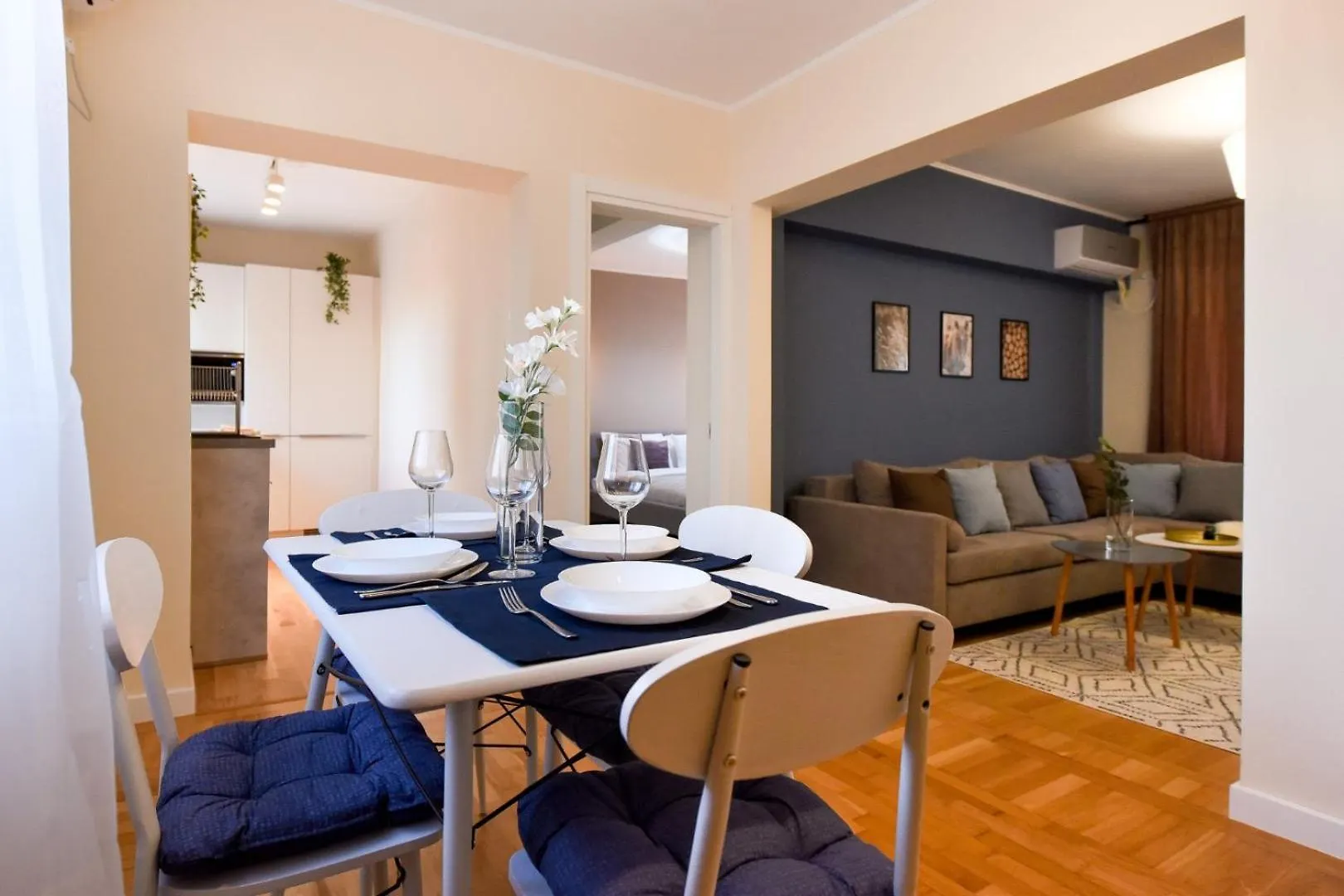 Explore And Relax: Your Ideal 2Br Apartment On Calea Victoriei Bucharest