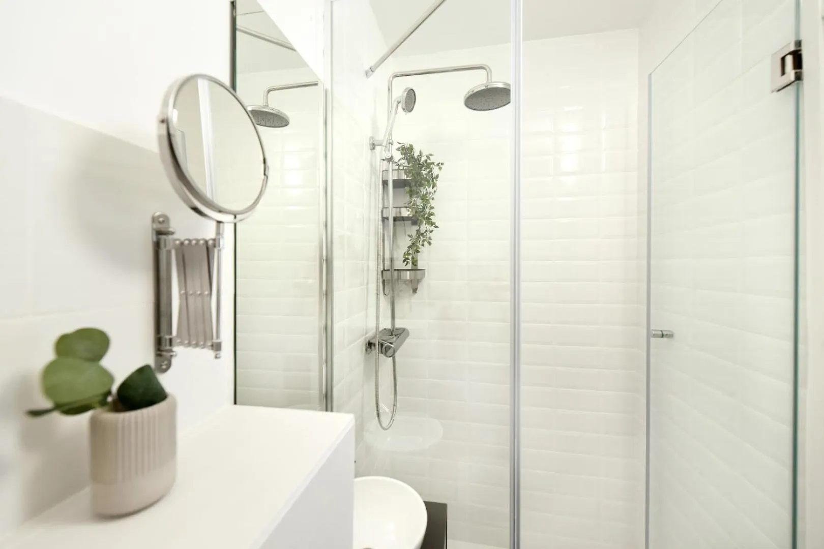 Explore And Relax: Your Ideal 2Br Apartment On Calea Victoriei Bucharest 0*,  Romania
