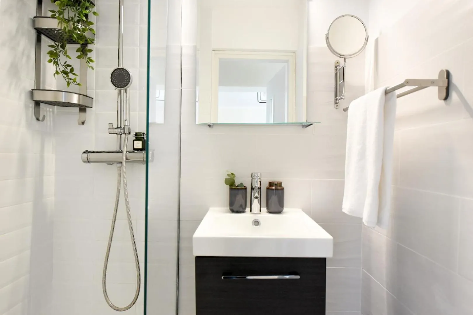 Explore And Relax: Your Ideal 2Br Apartment On Calea Victoriei Bucharest